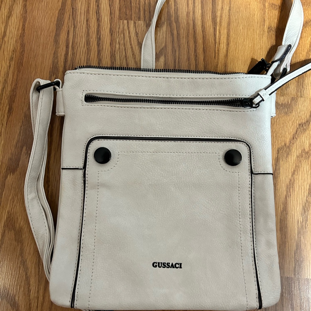Cream Crossbody Bag by Gussaci